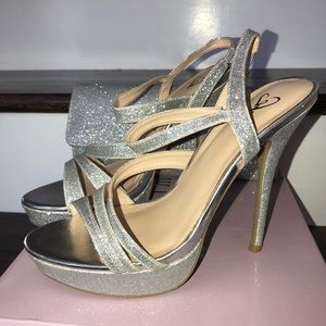 FINAL PRICE💥Silver Homecoming/Prom/Formal Heels